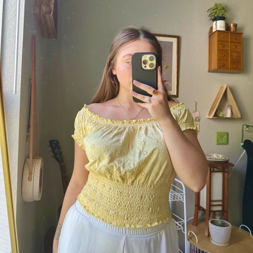 Yellow top - Picture 1 of 8
